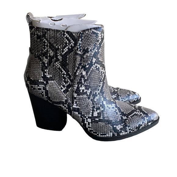 Indigo Rd. Adore New Black Pointed Toe Snake Ankle Bootie Size 10 - Picture 2 of 9